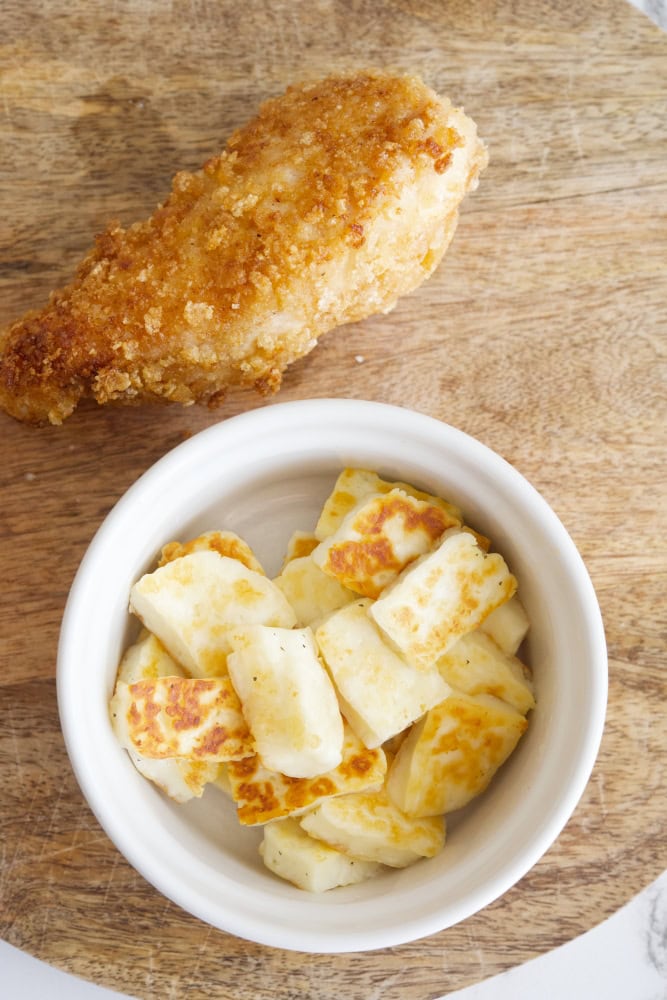 Kuře v Panko a grilované halloumi