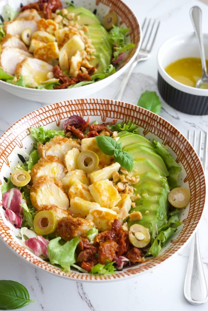 Avokádový salát, Panko a Halloumi Chicken