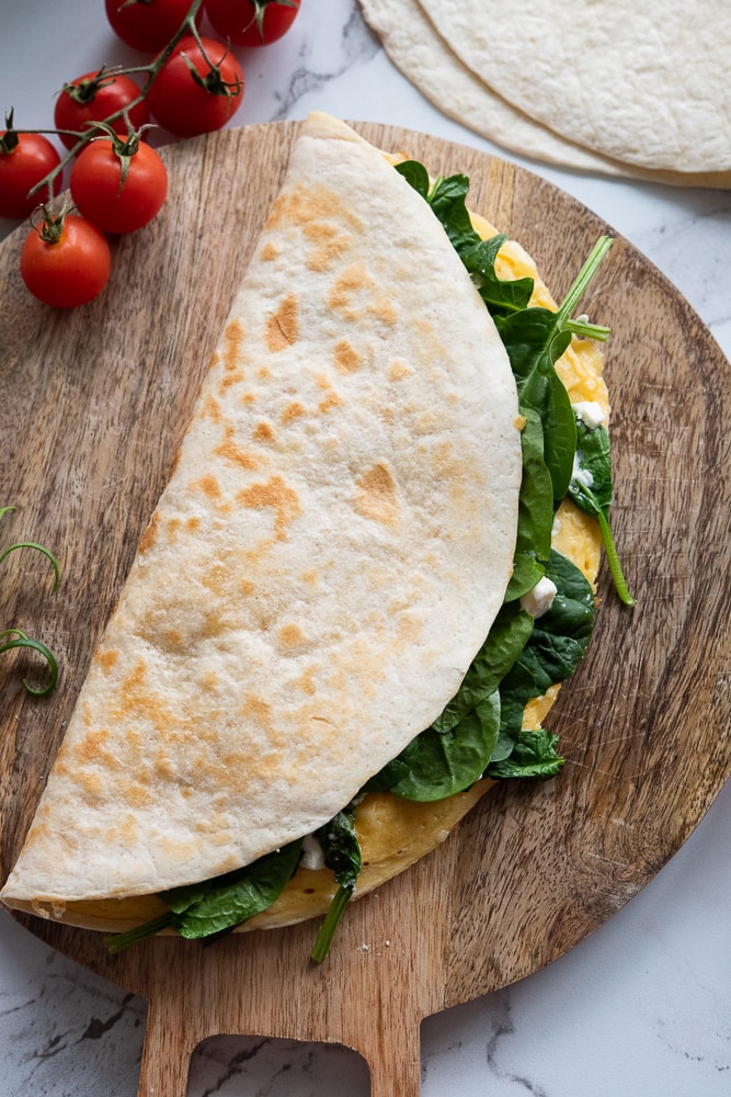 Tortilla na omeletě se špenátem