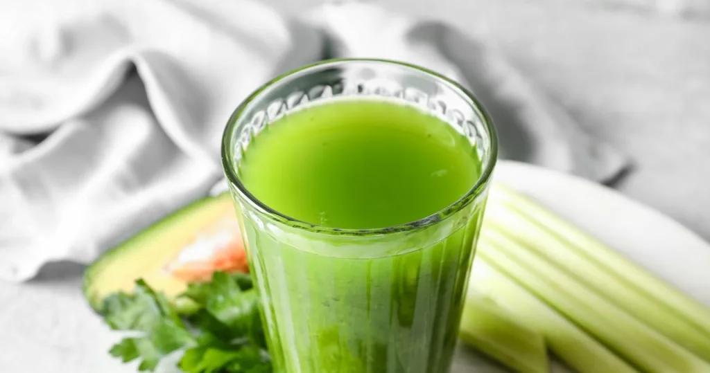 Šťáva z této zeleniny je „zlato“. Snižuje cukr, cholesterol a pomáhá vám zhubnout 